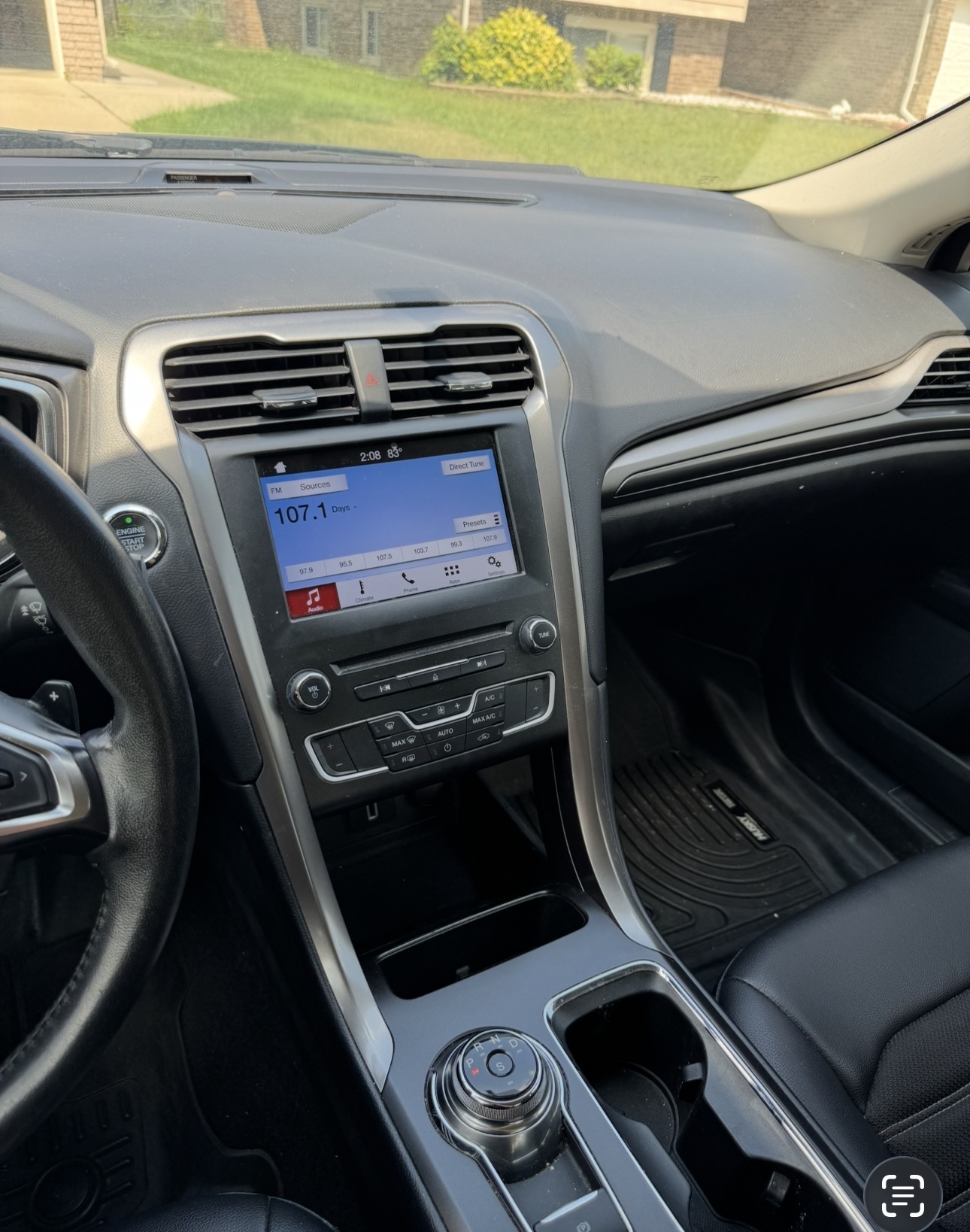 Used 2017 Ford Fusion SE w/ Equipment Group 201A FWD image 11