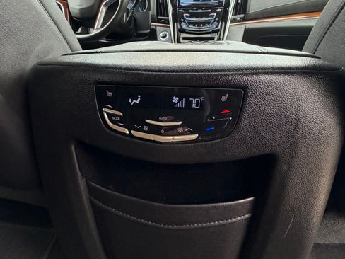 Used 2018 Cadillac Escalade Luxury image 17