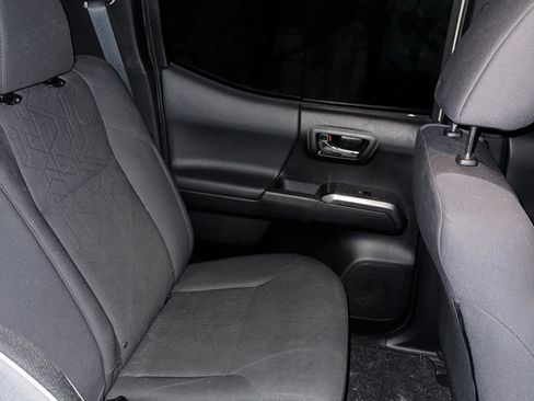 Used 2017 Toyota Tacoma TRD Off-Road w/ Tow Package (A/T) image 18