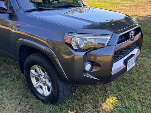 Used 2015 Toyota 4Runner SR5 image 4
