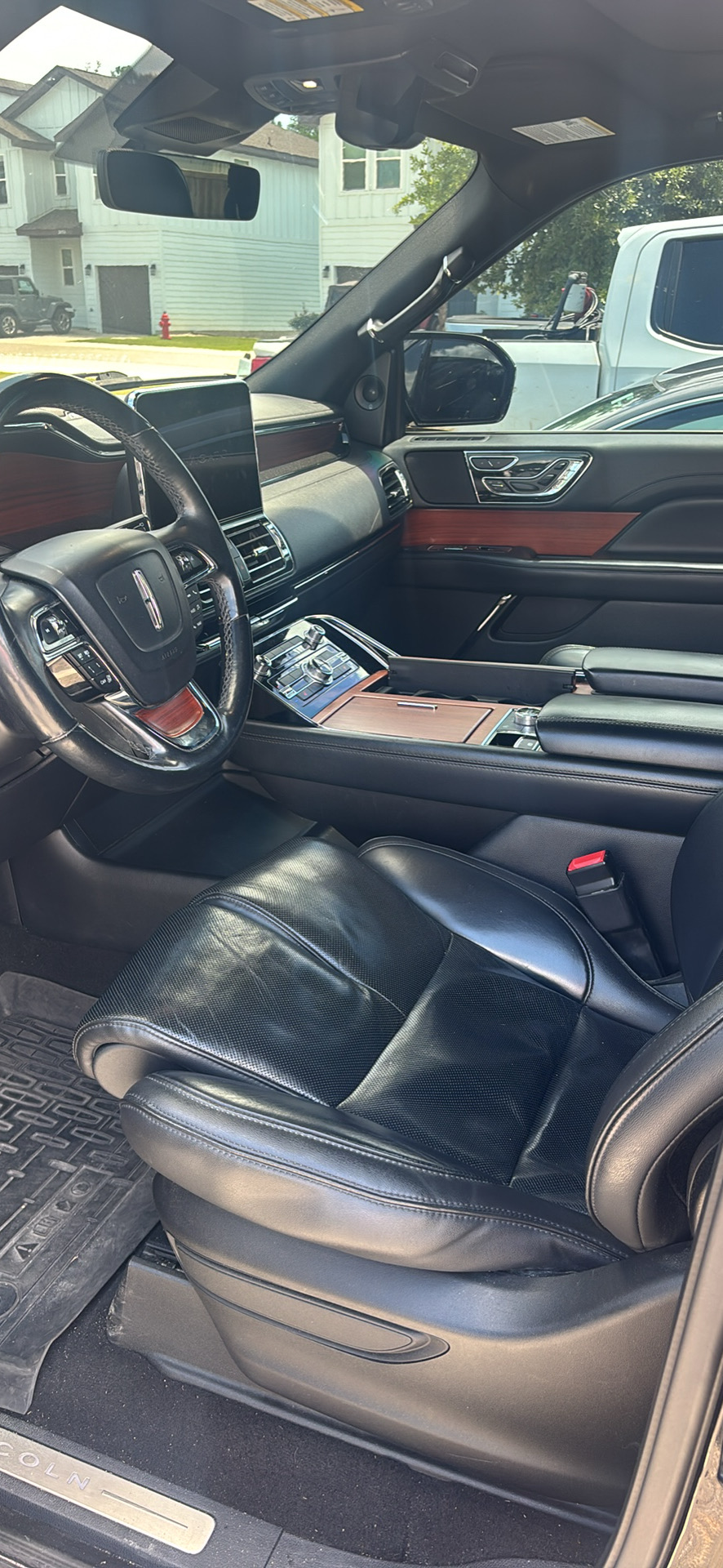 Used 2018 Lincoln Navigator Reserve w/ Technology Package AWD/4WD image 2
