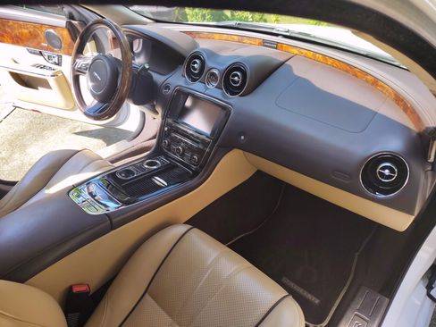 Used 2014 Jaguar XJ L Portfolio image 12