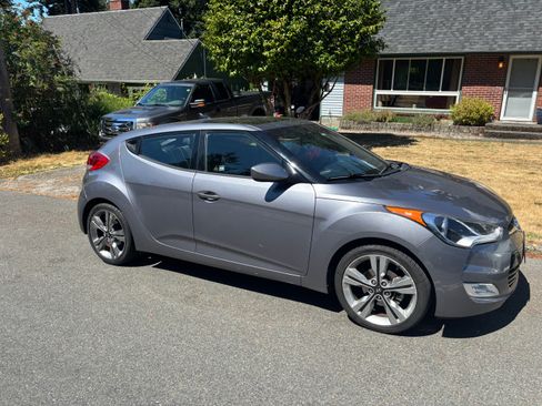 Used 2016 Hyundai Veloster w/ Option Group 02 FWD image 5