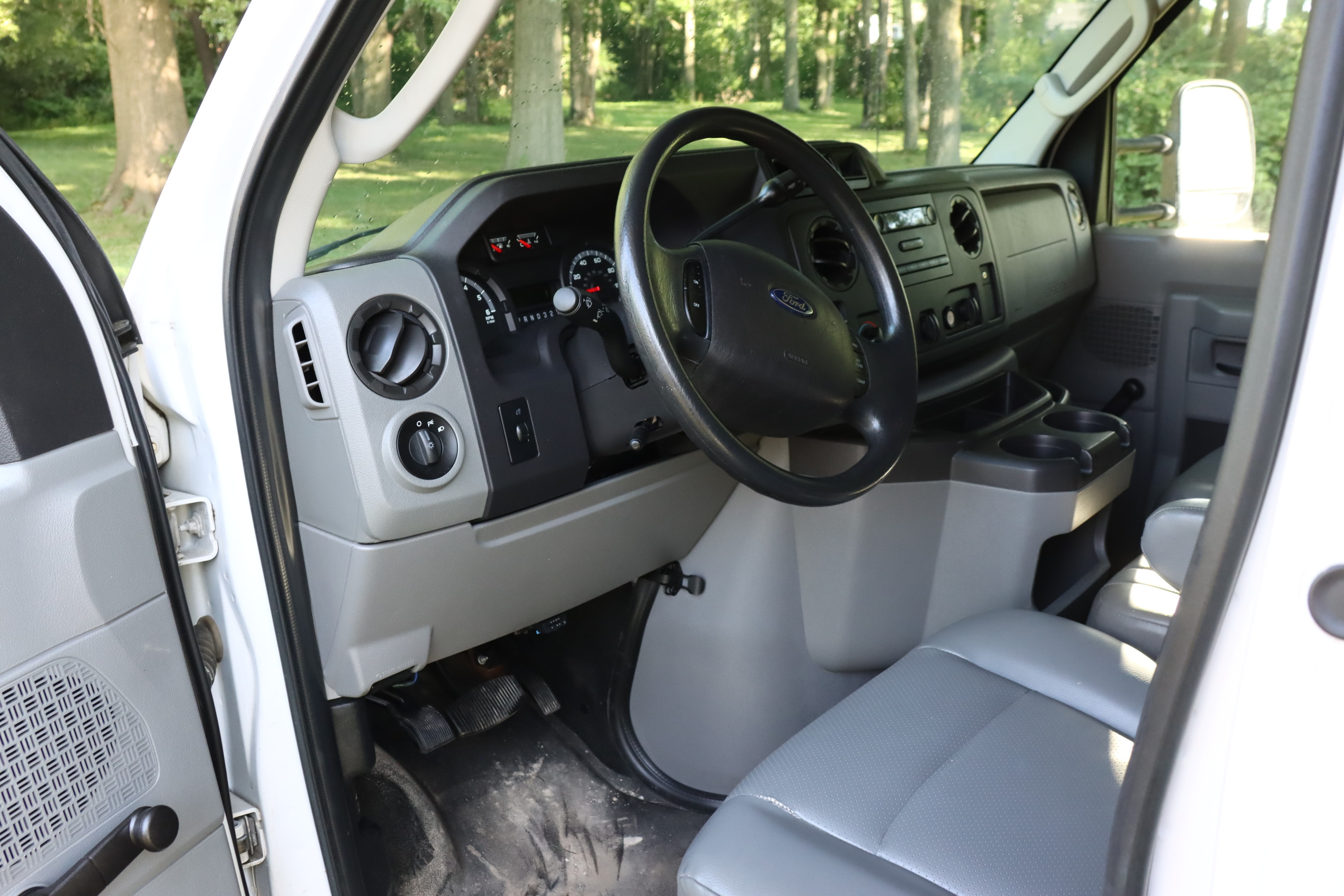 Used 2013 Ford E-450 and Econoline 450 Super Duty RWD image 11