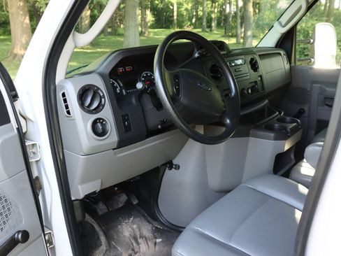 Used 2013 Ford E-450 and Econoline 450 Super Duty RWD image 11