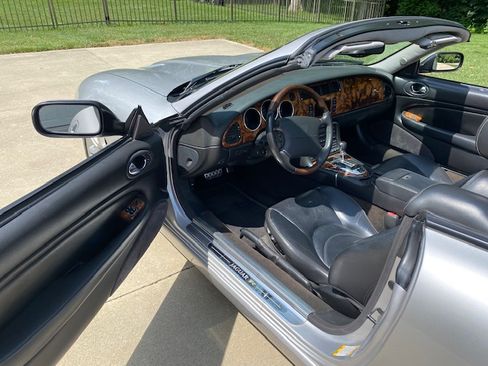 Used 2005 Jaguar XK R image 12