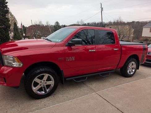 Used 2018 RAM 1500 Classic SLT w/ Luxury Group image 1