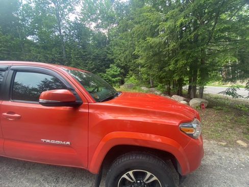 Used 2016 Toyota Tacoma TRD Sport w/ Towing Package AWD/4WD image 11
