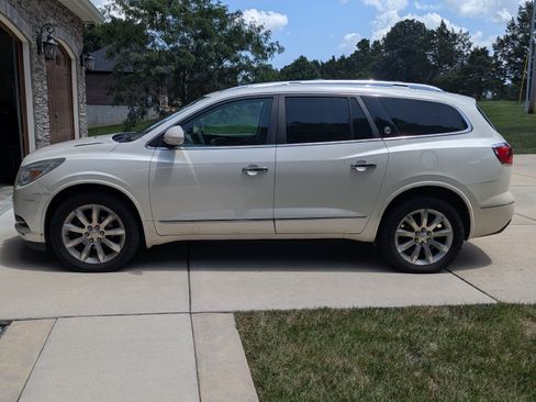 Used 2015 Buick Enclave Premium w/ Experience Buick Package FWD image 4