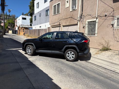 Used 2023 Toyota RAV4 LE FWD image 15