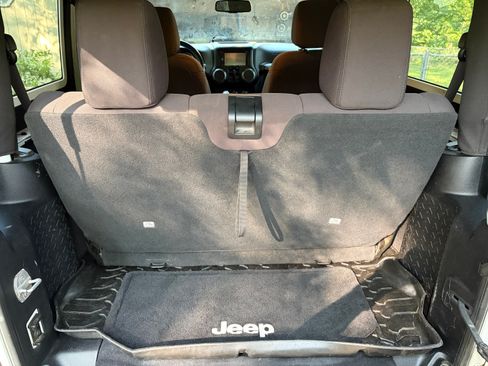 Used 2013 Jeep Wrangler Sport AWD/4WD image 8
