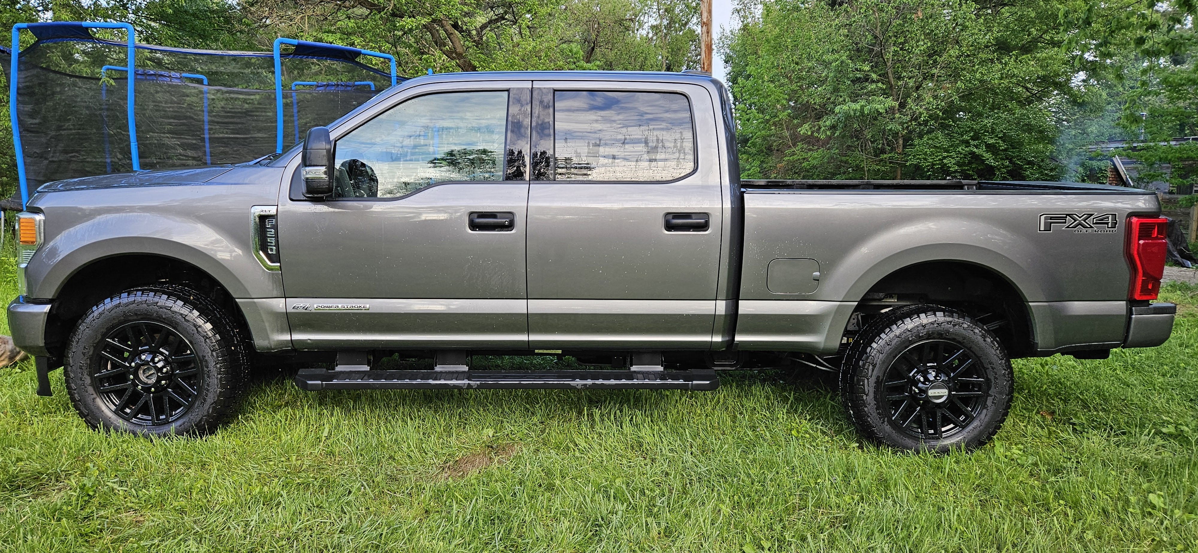 Used 2022 Ford F250 XLT w/ Black Appearance Package AWD/4WD image 6