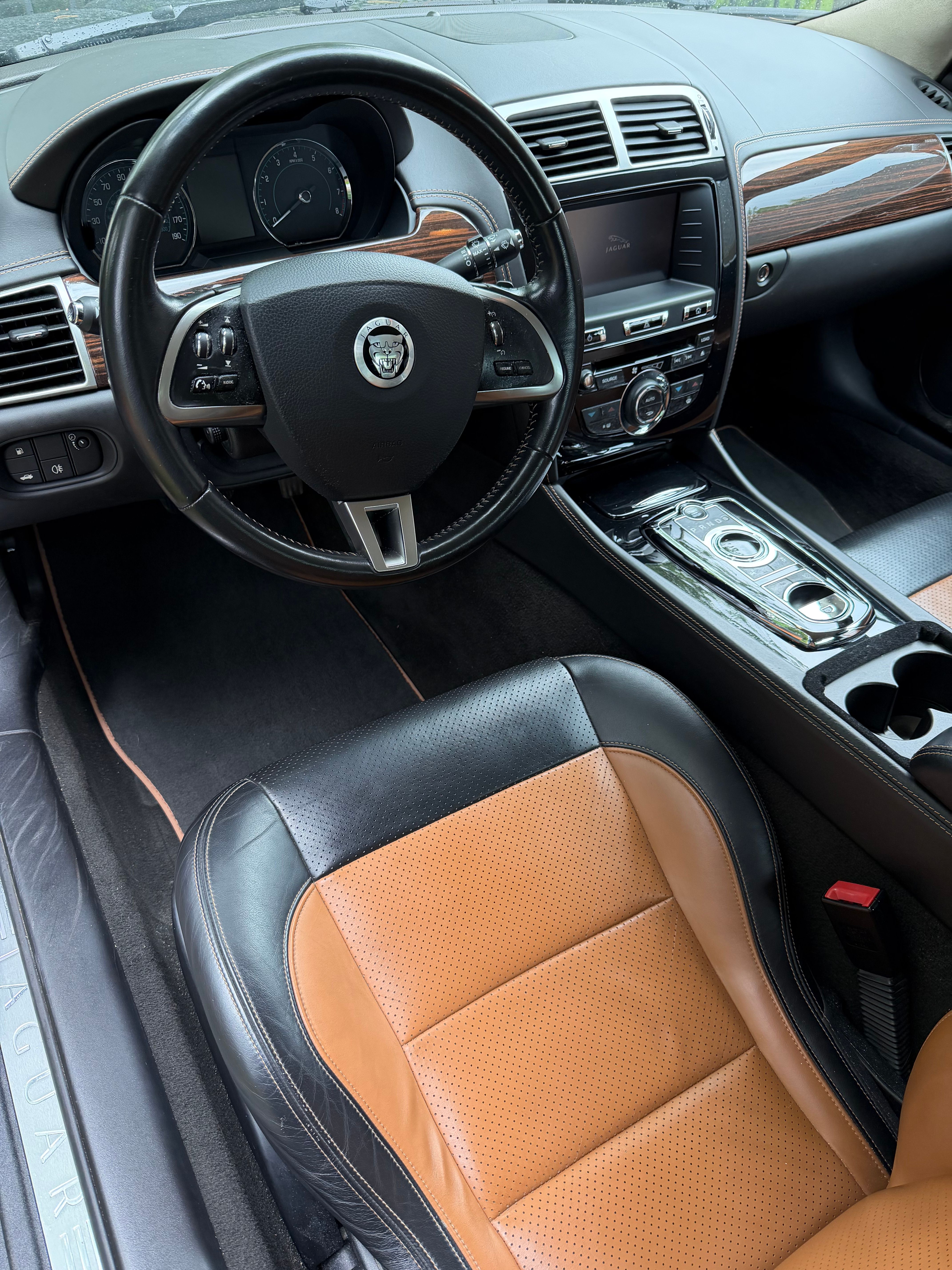 Used 2012 Jaguar XK Coupe RWD image 11