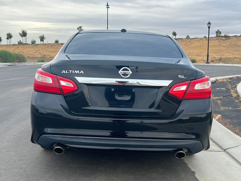 Used 2016 Nissan Altima 2.5 SL w/ 2.5 Technology Package image 2