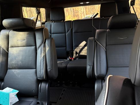 Used 2023 Cadillac Escalade ESV Premium Luxury image 13