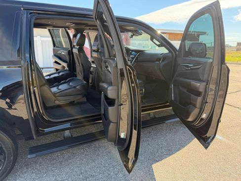 Used 2019 Cadillac Escalade ESV Platinum image 8