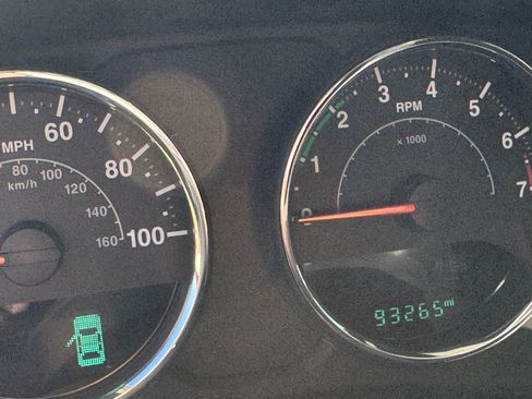 Used 2015 Jeep Wrangler Unlimited Rubicon w/ Connectivity Group image 4