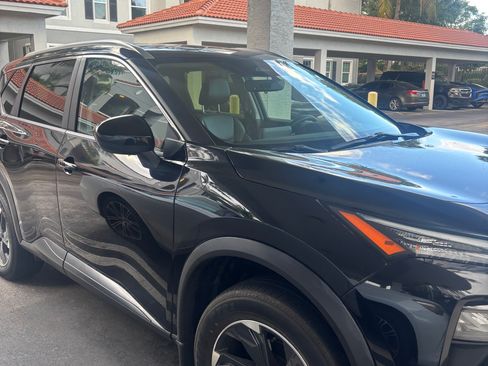 Used 2024 Nissan Rogue SV w/ SV Premium Package image 11