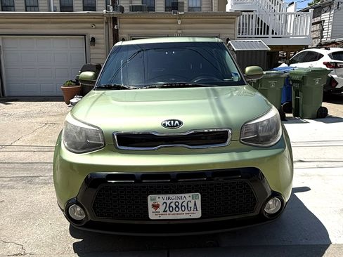 Used 2016 Kia Soul + FWD image 2
