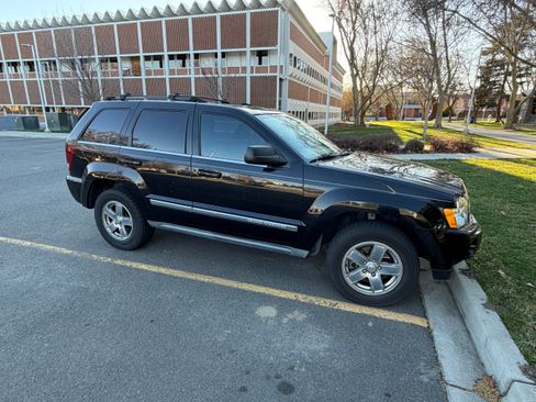 Used 2007 Jeep Grand Cherokee Limited w/ Trailer Tow Group IV image 4