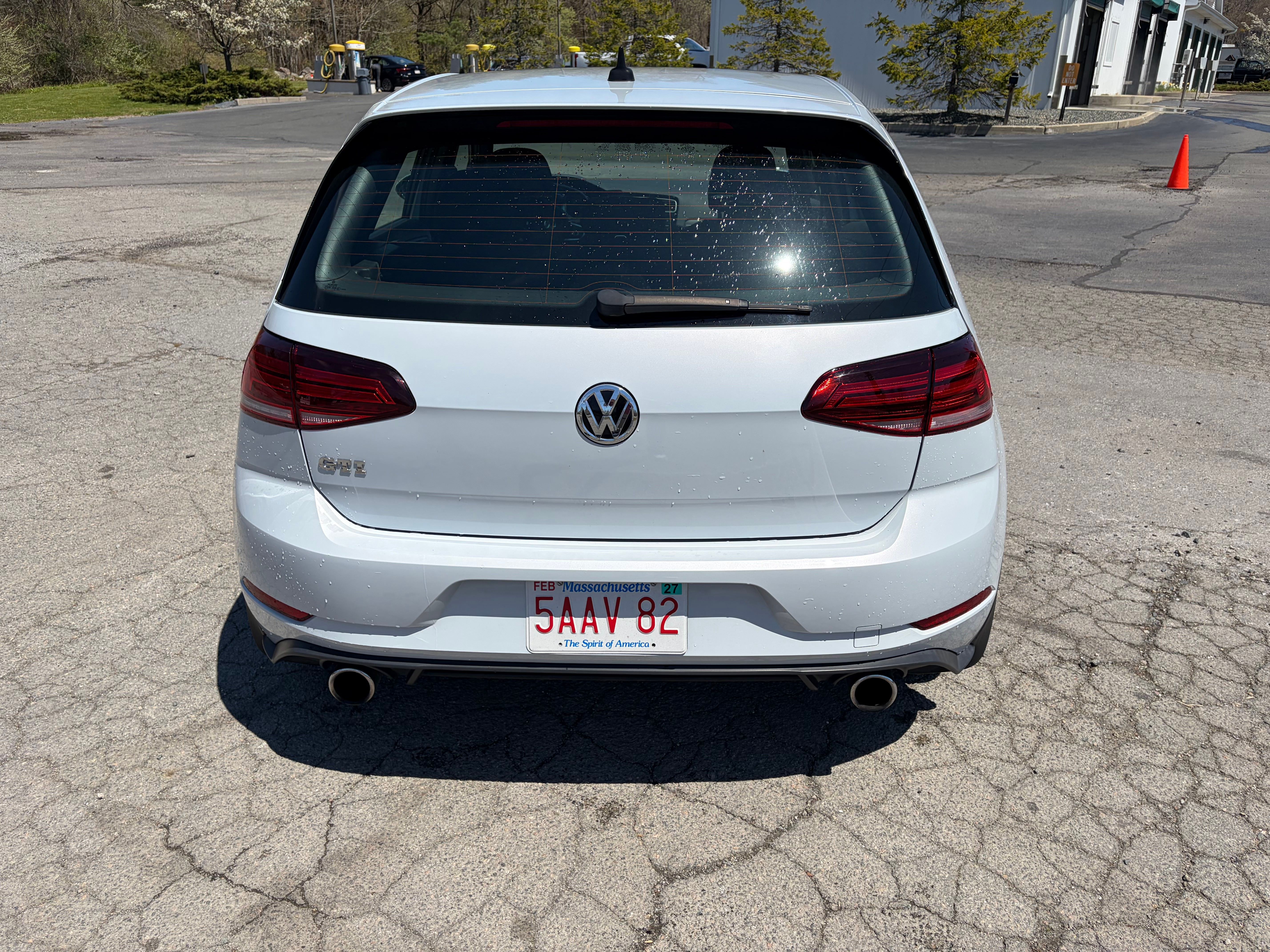 Used 2018 Volkswagen GTI SE FWD image 4