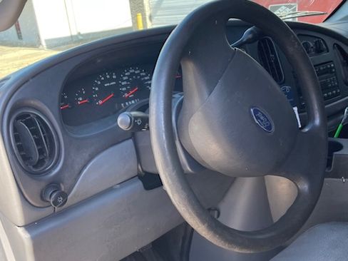 Used 2008 Ford E-150 and Econoline 150 Van 3D image 4
