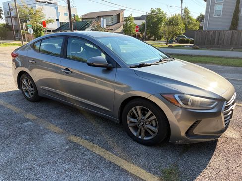 Used 2018 Hyundai Elantra SEL FWD image 4