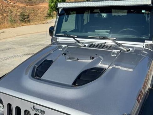 Used 2016 Jeep Wrangler Unlimited Rubicon AWD/4WD image 9