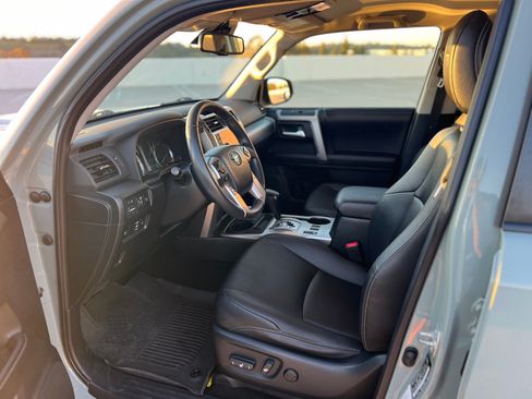 Used 2022 Toyota 4Runner TRD Sport w/ Technology Package image 9