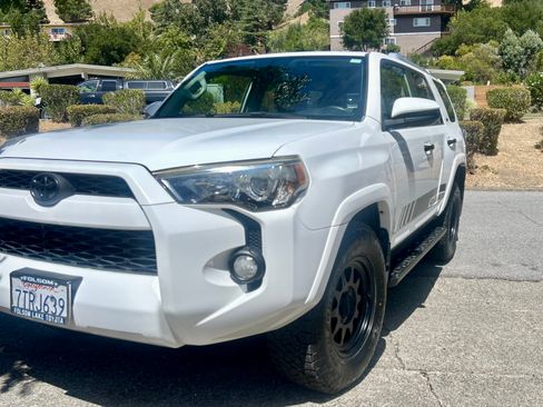 Used 2016 Toyota 4Runner SR5 AWD/4WD image 14