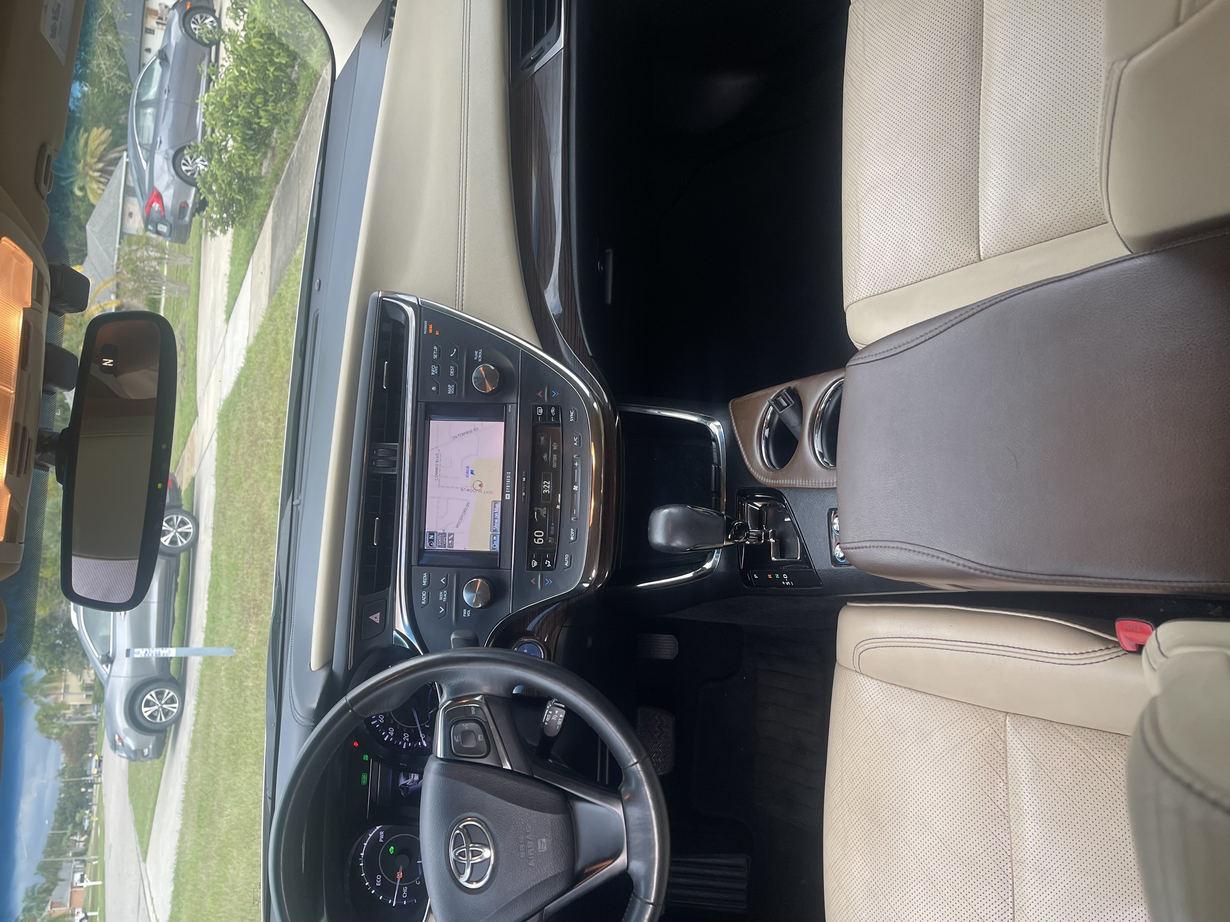 Used 2014 Toyota Avalon Limited FWD image 2