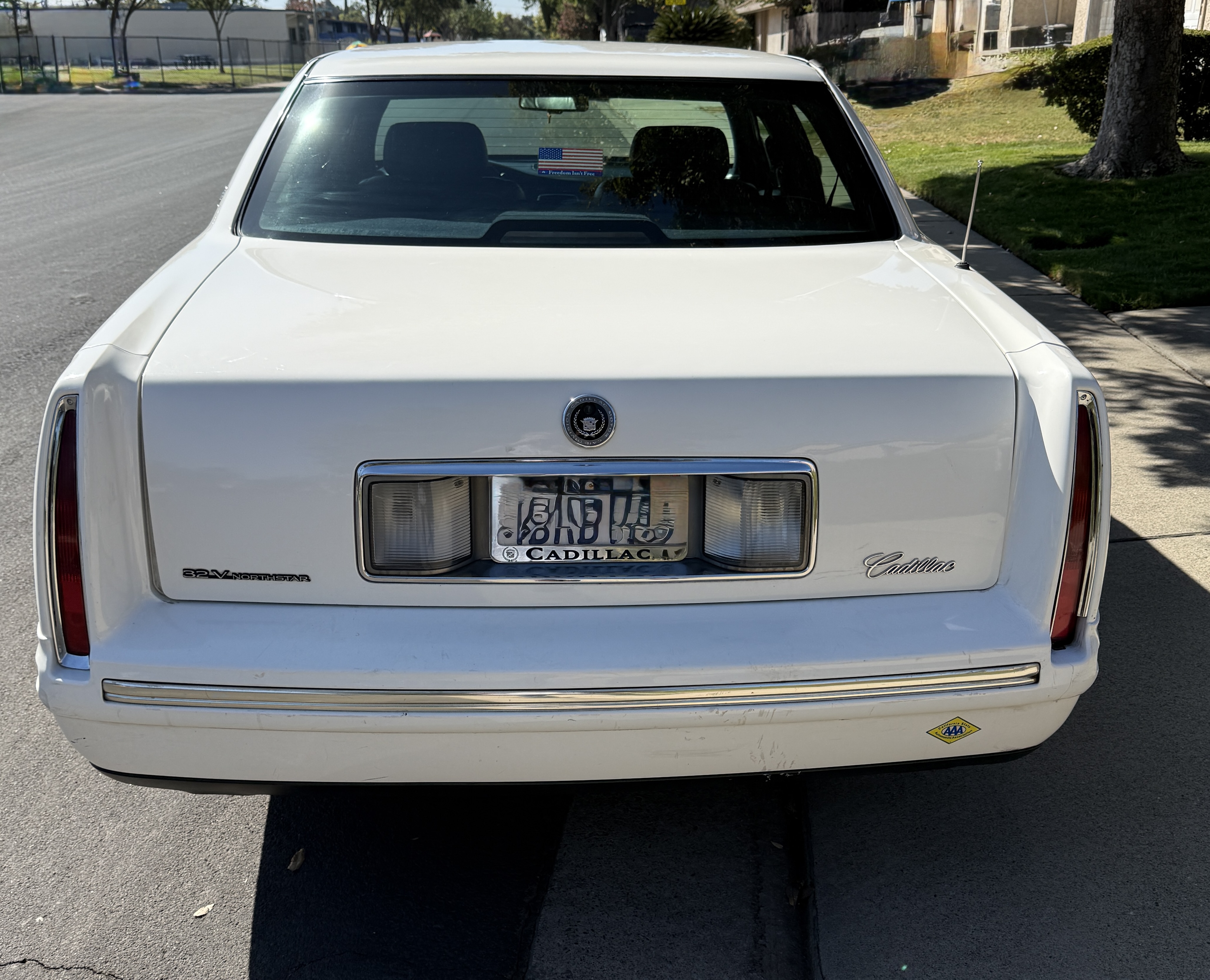 Used 1997 Cadillac De Ville Sedan w/ Safety/Security Pkg FWD image 4