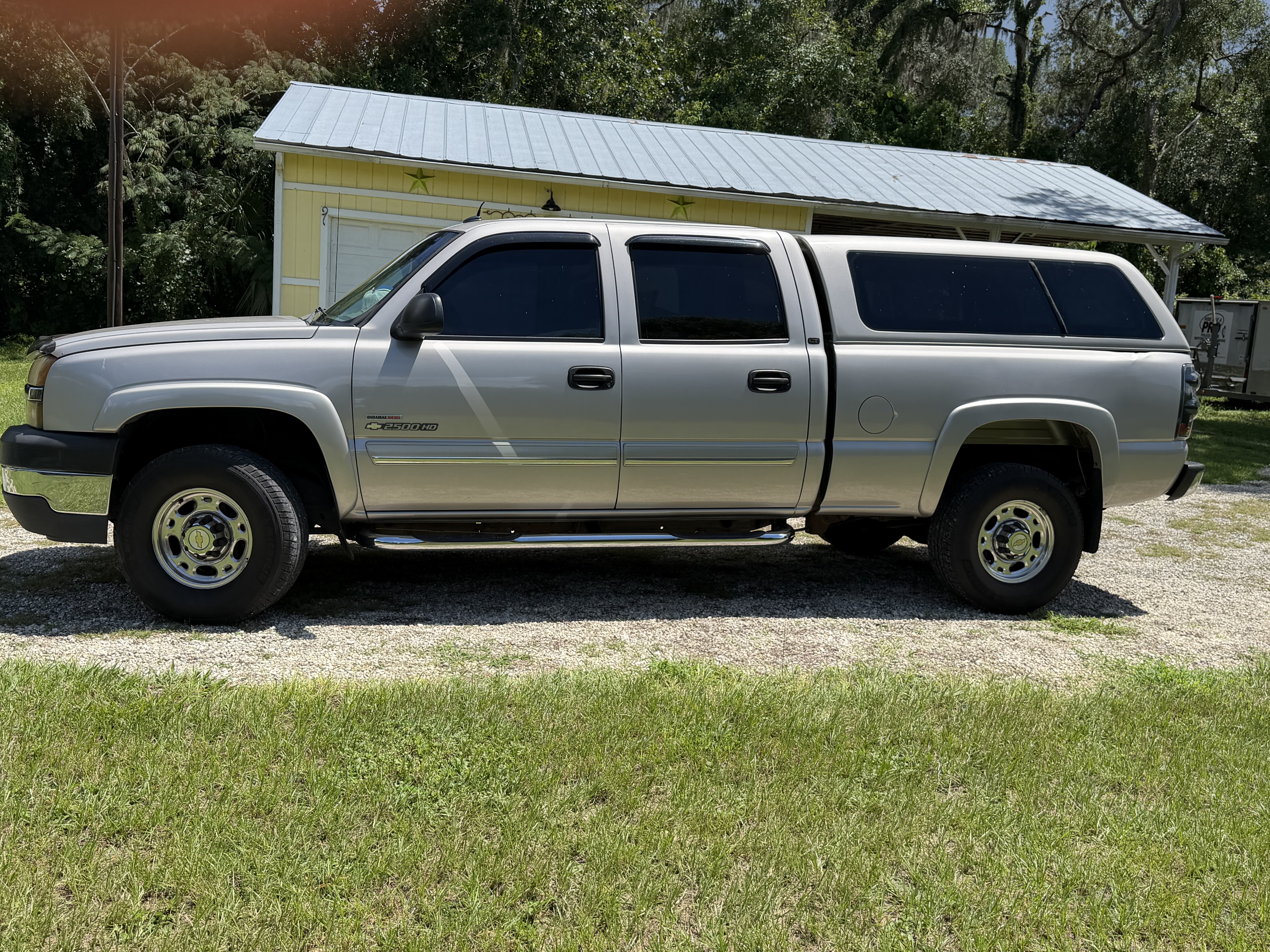 Used 2004 Chevrolet Silverado 2500 LT w/ Heavy-Duty Power Package RWD image 2