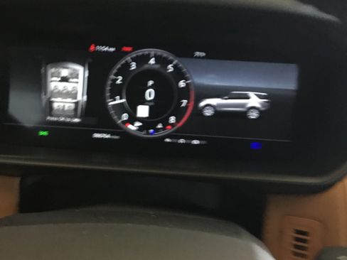 Used 2018 Land Rover Discovery HSE Luxury image 10