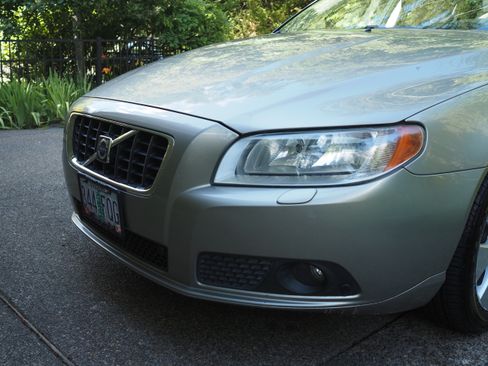 Used 2008 Volvo V70 FWD image 4