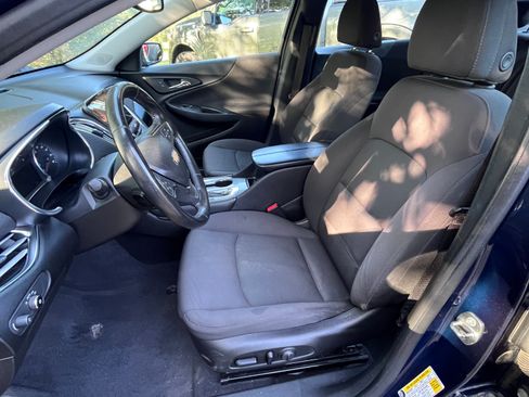 Used 2017 Chevrolet Malibu LT image 1