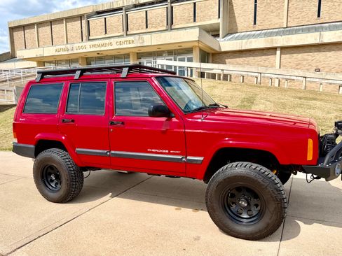 Used 2001 Jeep Cherokee Sport image 2