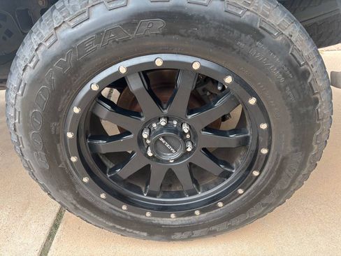 Used 2011 Ford F150 Lariat w/ Lariat Chrome Pkg image 12