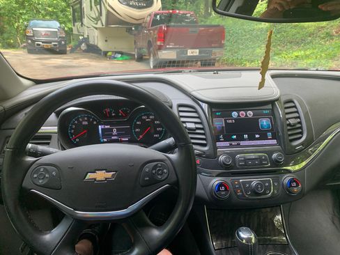 Used 2015 Chevrolet Impala LT image 6