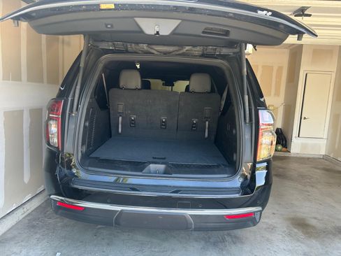 Used 2023 Chevrolet Suburban LT RWD image 20