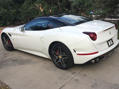 Used 2015 Ferrari California T image 2