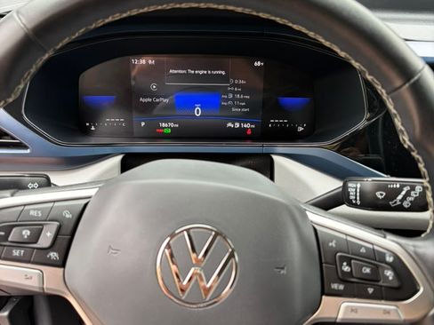 Used 2023 Volkswagen Taos SE AWD/4WD image 2