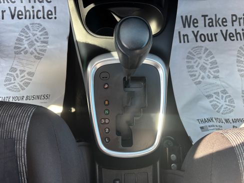 Used 2017 Toyota Yaris L image 23