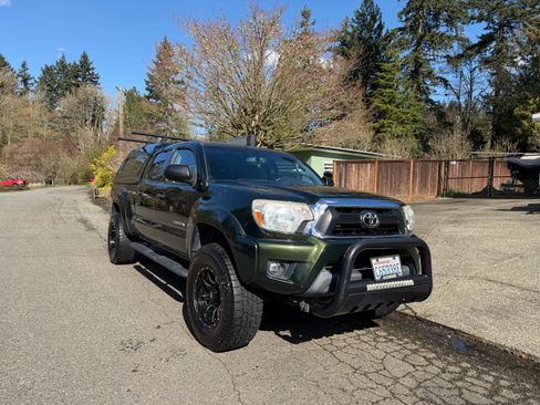 Used 2013 Toyota Tacoma 4x4 Double Cab w/ SR5 Pkg image 4