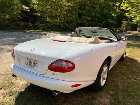 Used 1998 Jaguar XK8 Convertible image 8