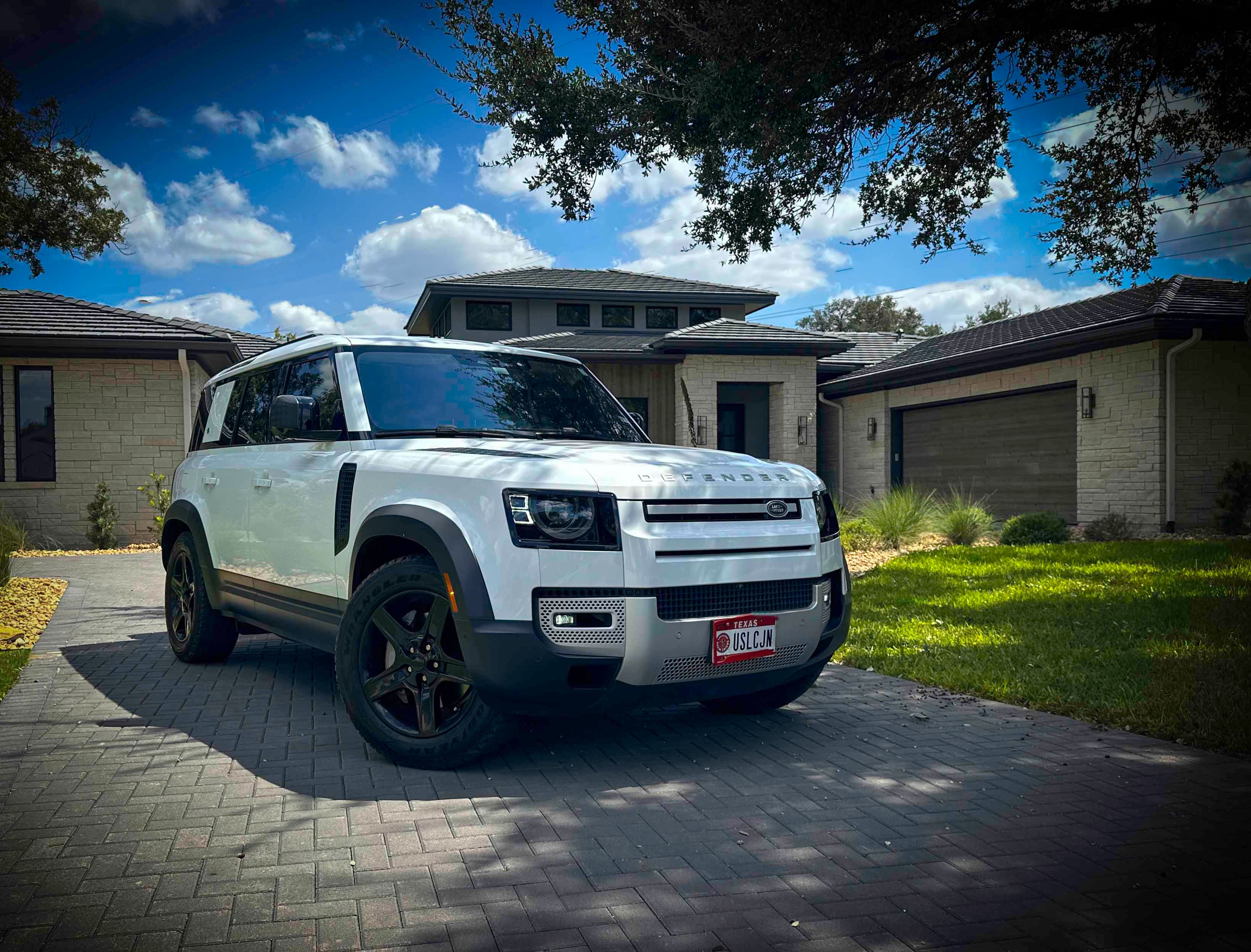Used 2021 Land Rover Defender 110 SE AWD/4WD image 1