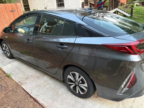 Used 2017 Toyota Prius Prime Premium image 13