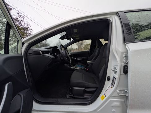 Used 2021 Toyota Corolla SE w/ SE Premium Package image 2