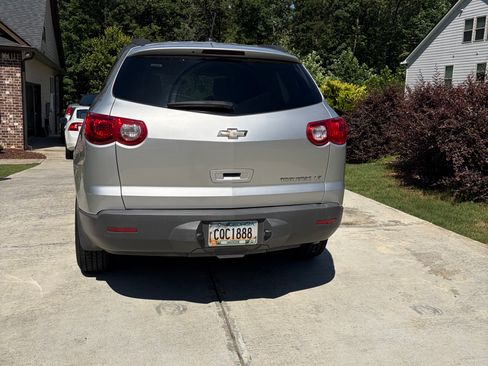 Used 2012 Chevrolet Traverse LS FWD image 5