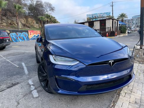 Used 2022 Tesla Model X image 1